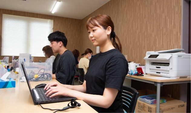 事務の様子